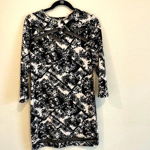Black and white dress. 3/4 sleeve. Below knee.